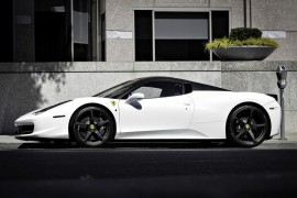 白色法拉利Ferrari桌面壁纸